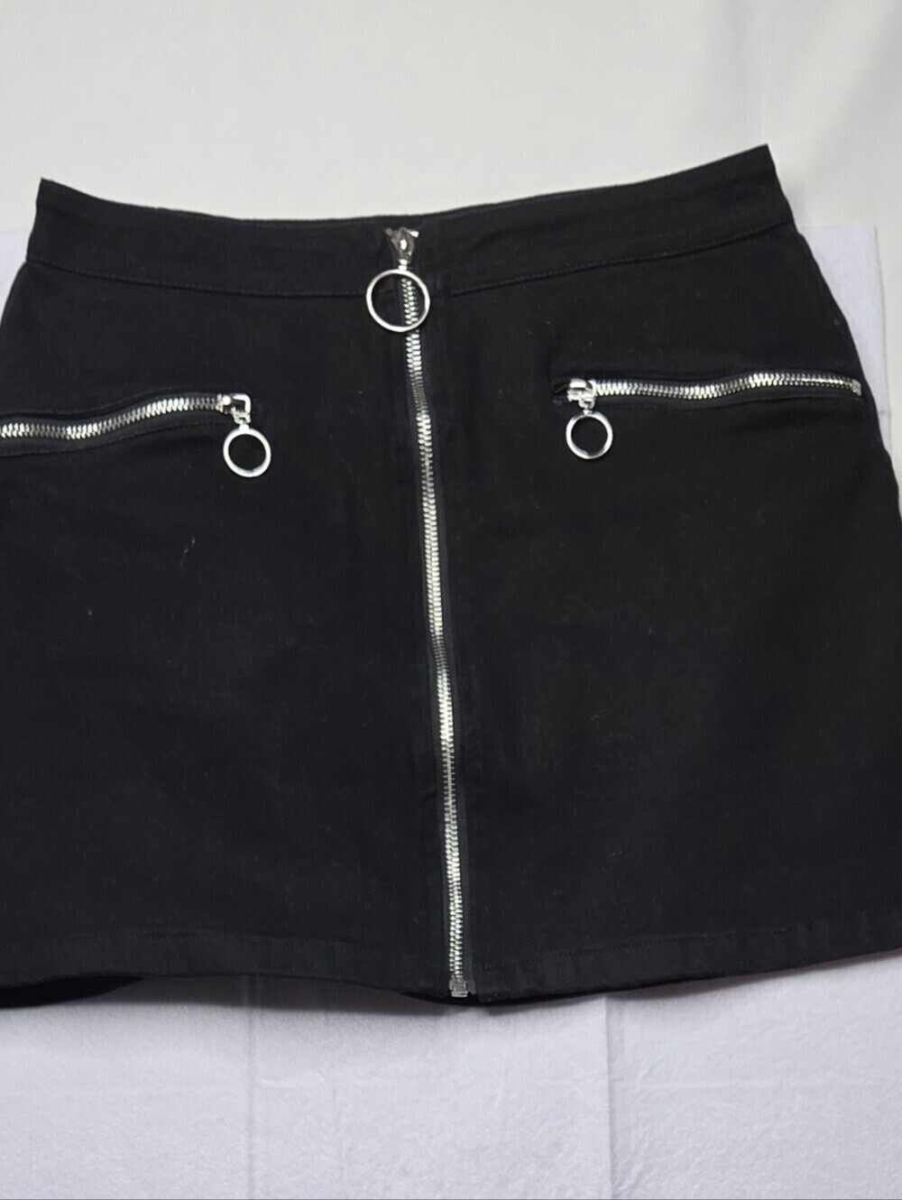 Signature 8 Black Denim O-Ring Zip Front Mini Skirt Size S Excellent Condition